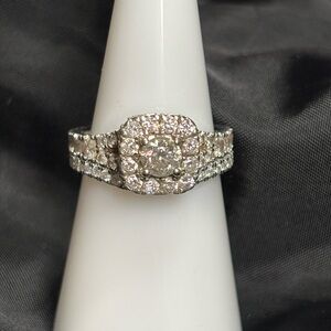 Elegant White Gold Diamond Ring 2ct approx.